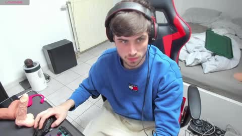 Snapshot of anthonyloveseks chatting on 01-21-25, 02:26 Anthony online show from 01-21-25, 02:26