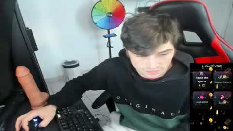 Snapshot of anthonyloveseks chatting on 09-30-25, 10:42 Anthony online show from 09-30-25, 10:42