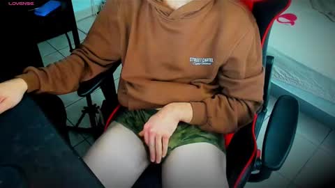 Snapshot of anthonyloveseks chatting on 10-27-25, 11:14 Anthony online show from 10-27-25, 11:14