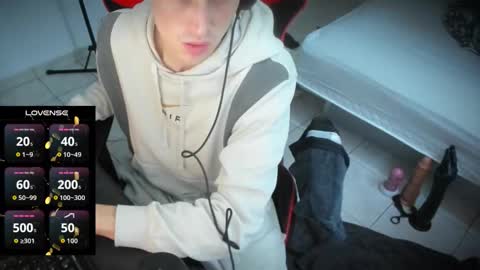 Snapshot of anthonyloveseks chatting on 11-09-25, 11:41 Anthony online show from 11-09-25, 11:41