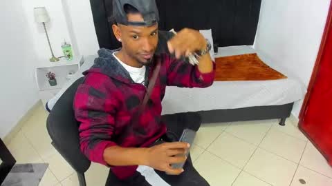 Snapshot of anthoy_wayans chatting on 01-21-25, 12:46 online show from 01-21-25, 12:46