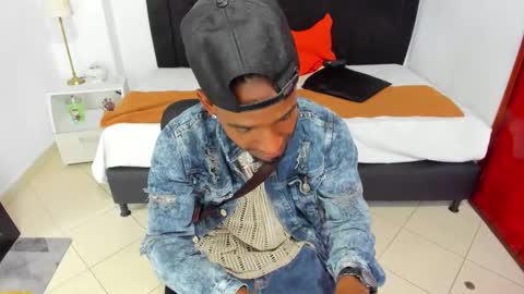 Snapshot of anthoy_wayans chatting on 01-28-25, 12:05 online show from 01-28-25, 12:05