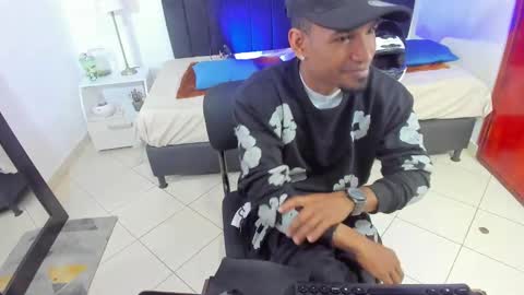 Snapshot of anthoy_wayans chatting on 02-13-25, 12:24 online show from 02-13-25, 12:24