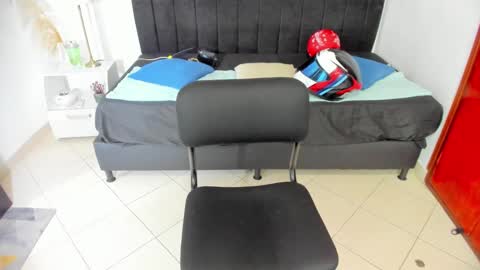 Snapshot of anthoy_wayans chatting on 02-15-25, 08:33 online show from 02-15-25, 08:33