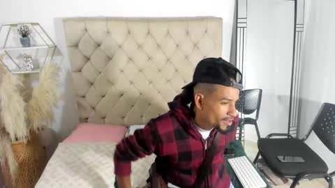 Snapshot of anthoy_wayans chatting on 09-27-25, 02:05 online show from 09-27-25, 02:05