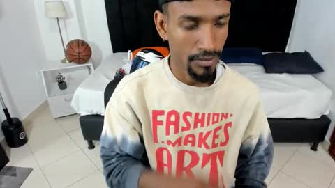 Snapshot of anthoy_wayans chatting on 10-03-25, 12:40 online show from 10-03-25, 12:40