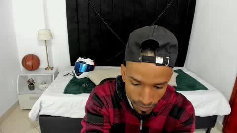 Snapshot of anthoy_wayans chatting on 10-15-25, 12:11 online show from 10-15-25, 12:11