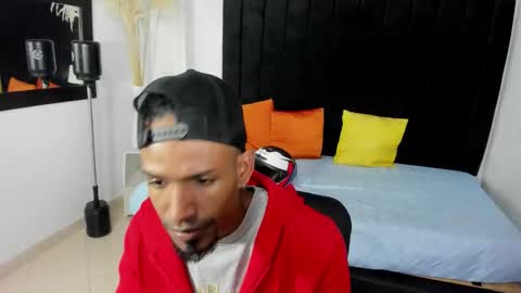 Snapshot of anthoy_wayans chatting on 11-02-25, 11:29 online show from 11-02-25, 11:29