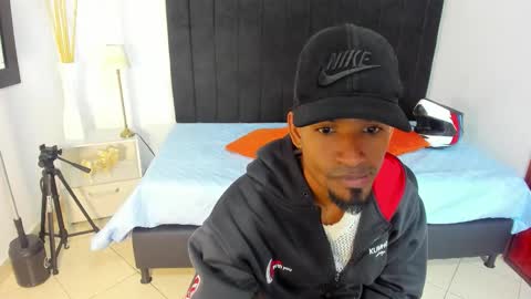 Snapshot of anthoy_wayans chatting on 11-05-25, 01:05 online show from 11-05-25, 01:05