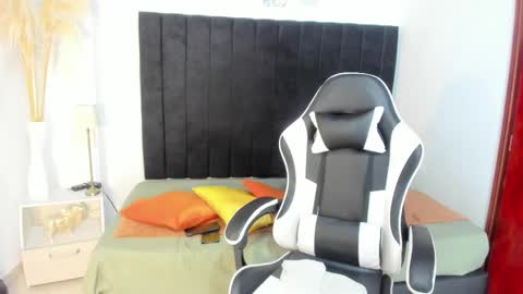 Snapshot of anthoy_wayans chatting on 11-06-25, 12:33 online show from 11-06-25, 12:33