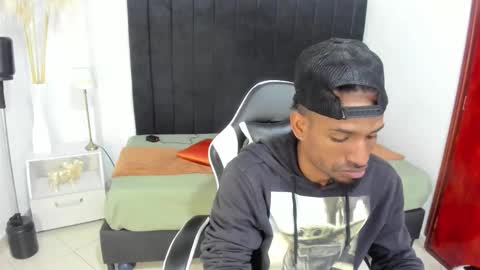 Snapshot of anthoy_wayans chatting on 11-12-25, 11:58 online show from 11-12-25, 11:58