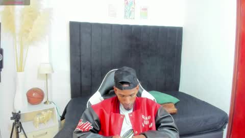 Snapshot of anthoy_wayans chatting on 12-14-25, 11:20 online show from 12-14-25, 11:20