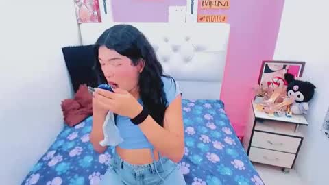 antonela_xx3 online show from 04-07-26, 11:04