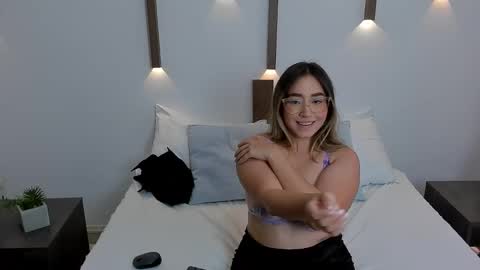 A N T O N E L L A  online show from 01-13-25, 03:04