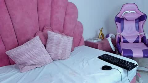 antonella_foxxxx online show from 06-25-26, 06:01