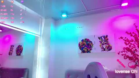 Snapshot of antonella_wiild chatting on 06-10-26, 03:39 Antonella online show from 06-10-26, 03:39