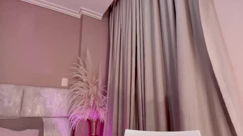 AntonellaHall  online show from 03-25-26, 06:25