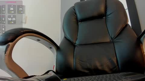 Snapshot of antonellaqueeen chatting on 01-19-25, 10:06 ANTONELLE online show from 01-19-25, 10:06