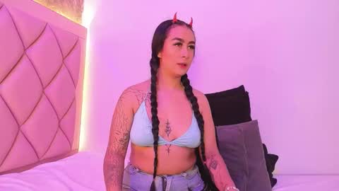 Snapshot of antonellaqueeen chatting on 11-25-25, 10:48 ANTONELLE online show from 11-25-25, 10:48