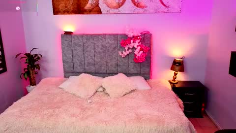 Snapshot of antonellastar24_ chatting on 10-14-25, 08:42 Antonella online show from 10-14-25, 08:42