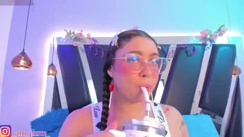 A N T O N E L L E  online show from 05-14-26, 11:28
