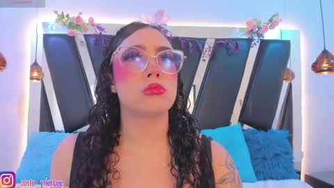 A N T O N E L L E  online show from 05-27-26, 11:29