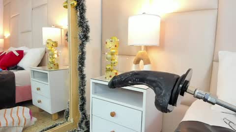 Snapshot of antoniaross chatting on 01-06-25, 07:45 Antonia online show from 01-06-25, 07:45