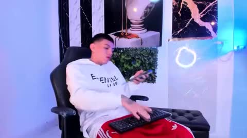 Snapshot of antoniomancinin chatting on 12-04-24, 06:44 brendan and stiiven online show from 12-04-24, 06:44