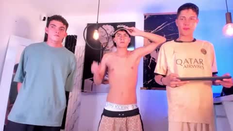 Snapshot of antoniomancinin chatting on 01-23-25, 02:23 brendan and stiiven online show from 01-23-25, 02:23