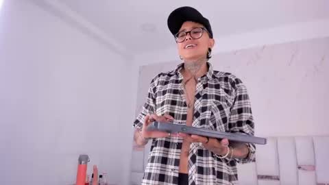 antony_d_ossa online show from 04-22-26, 03:53