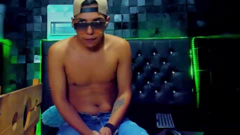 Snapshot of antonycres chatting on 11-11-25, 12:27 Antonycress online show from 11-11-25, 12:27