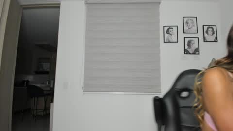 Snapshot of antotss chatting on 12-22-24, 11:41 Maria Antonia online show from 12-22-24, 11:41