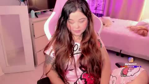   Independent model  online show from 11-14-25, 08:07