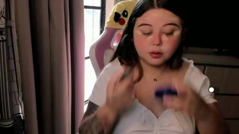   Independent model  online show from 04-19-26, 06:07