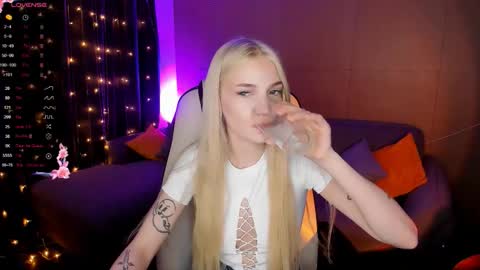 Snapshot of anyataylorr chatting on 10-13-25, 02:11 Anya online show from 10-13-25, 02:11