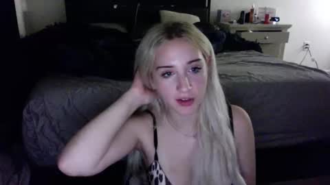 Snapshot of anyataylorrx chatting on 05-06-26, 05:03 Anya online show from 05-06-26, 05:03