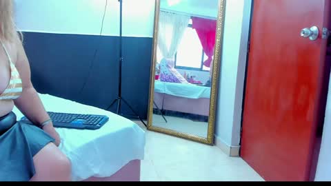 Anyela  online show from 12-17-24, 12:22