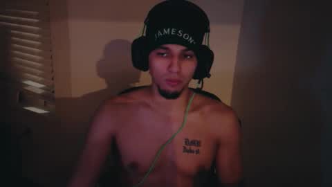 Snapshot of apachewithawebcam chatting on 11-04-25, 04:33 ApacheWithWebcam online show from 11-04-25, 04:33