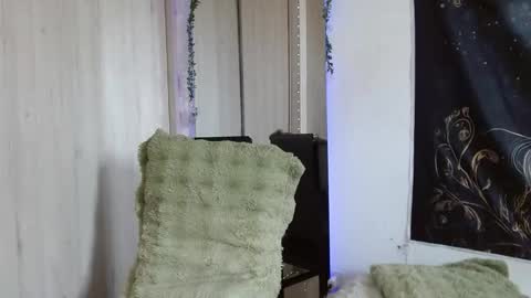 Snapshot of aphrodite__bloom chatting on 10-17-25, 07:49 aphrodite__bloom online show from 10-17-25, 07:49