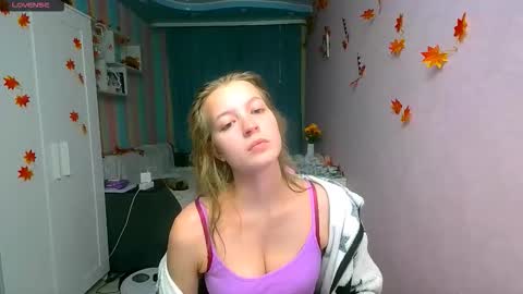 Snapshot of aphrodite_wow_ chatting on 10-19-25, 01:45 Aphrodite online show from 10-19-25, 01:45