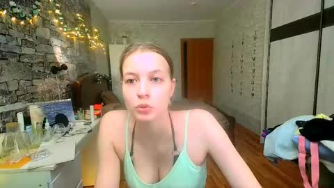 Snapshot of aphrodite_wow_ chatting on 04-28-26, 02:00 Aphrodite online show from 04-28-26, 02:00