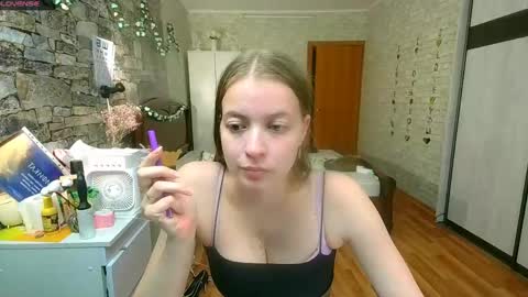 Snapshot of aphrodite_wow_ chatting on 05-17-26, 03:41 Aphrodite online show from 05-17-26, 03:41