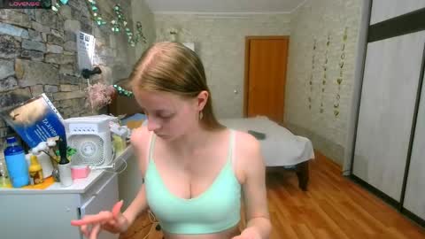 Snapshot of aphrodite_wow_ chatting on 05-18-26, 04:24 Aphrodite online show from 05-18-26, 04:24