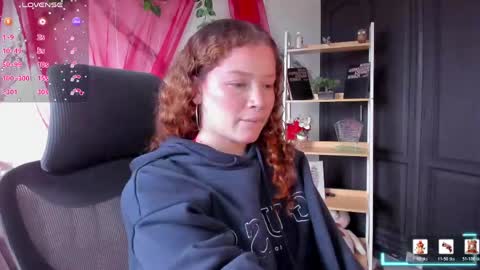Snapshot of aphroditesweet chatting on 05-04-26, 09:00 aphrodite online show from 05-04-26, 09:00