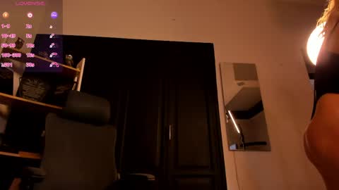 Snapshot of aphroditesweet chatting on 05-27-26, 01:57 aphrodite online show from 05-27-26, 01:57