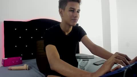 Snapshot of apolo1402 chatting on 12-27-24, 02:58 Apolo online show from 12-27-24, 02:58