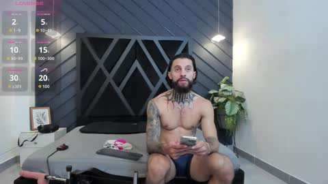 Snapshot of apolo_bianco_ chatting on 09-17-25, 11:39 APOLO online show from 09-17-25, 11:39