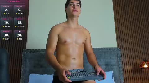 Snapshot of apolo_moon18 chatting on 10-21-25, 07:36 Apolo online show from 10-21-25, 07:36