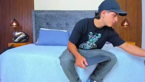 Snapshot of apolo_moon18 chatting on 10-25-25, 07:30 Apolo online show from 10-25-25, 07:30