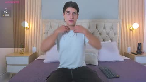 Snapshot of apolo_moon18 chatting on 11-23-25, 03:06 Apolo online show from 11-23-25, 03:06